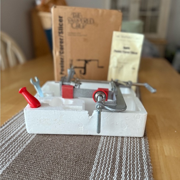 Apple peeler- slicer- corer - Picture 2 of 3